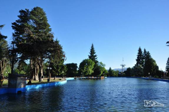 Plaza Pagano, no centro de El Bolsón, na Argentina